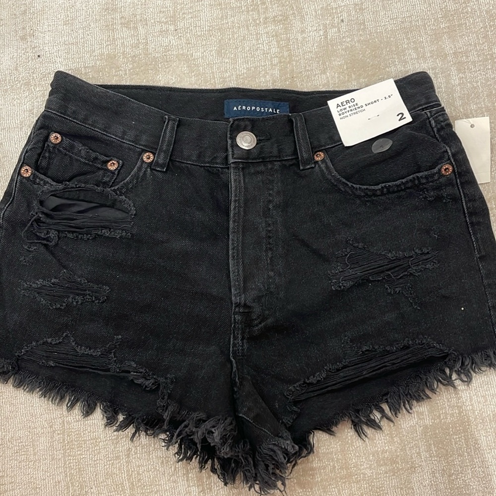 Black Aeropostale boyfriend short.